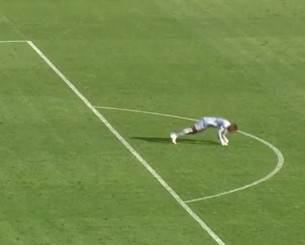 Τερματοφύλακας στο Africa Cup κατέρρευσε στον αγωνιστικό χώρο (video)