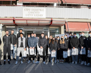 Παίκτες του ΠΑΟΚ μοίρασαν χαμόγελα στα μικρά παιδια του Ιπποκράτειου Νοσοκομείου (photo)