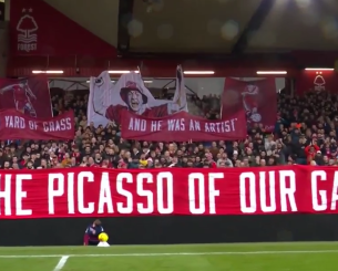 Τρομερή ατμόσφαιρα από τους οπαδούς της Νότιγχαμ για τον θρύλο Τζον Ρόμπερτσον (video)