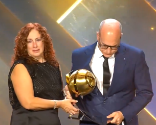 Η συγκινητική στιγμή που οι γονείς του Ντιόγκο Ζότα έλαβαν το βραβείο Globe Soccer (video)