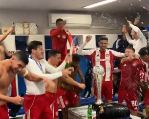 Το πάρτι στα αποδυτήρια του Ολυμπιακού για την κατάκτηση του Super Cup με σαμπάνιες και «Freed from Desire» (video)