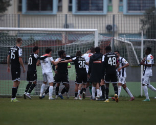 Μεγάλη ένταση στο ΠΑΟΚ Β - Ηρακλής με αποβολές, πιάστηκαν στα χέρια οι παίκτες! (video, photos)