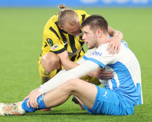 Τρομερή στιγμή: Ο Βίντα παρηγόρησε τους σοκαρισμένους Ρουμάνους μετά τη λήξη του αγώνα