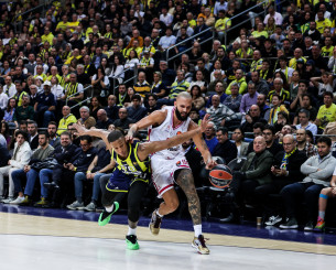 Ο Ολυμπιακός μπλέχτηκε στα δίχτυα της Φενέρ και το νικηφόρο σερί σταμάτησε στην Πόλη