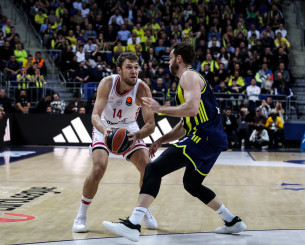 EuroLeague by night: Το τρίτο ημίχρονο της ήττας του Ολυμπιακού στην Πόλη, η εμφάνιση  Χολ και η διαχείριση Μπαρτζώκα