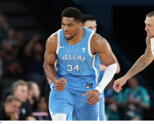 Ιστορικό επίτευγμα από τον Greek Freak - Ξεπέρασε Τσάμπερλεϊν και Ρόμπερτσον Ιστορικό επίτευγμα από τον Greek Freak - Ξεπέρασε Τσάμπερλεϊν και Ρόμπερτσον