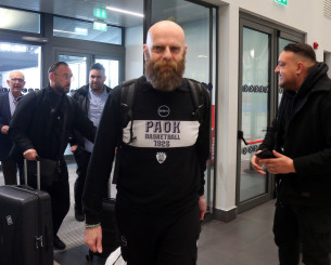 Καντσελιέρι: «Ο γίγαντας είναι ο ΠΑΟΚ και όλοι είμαστε κάτω από αυτόν» Καντσελιέρι: «Ο γίγαντας είναι ο ΠΑΟΚ και όλοι είμαστε κάτω από αυτόν»
