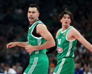 Ο Σλούκας έγινε ο 8ος στην ιστορία της Euroleague που ξεπέρασε τους 4.000 πόντους Ο Σλούκας έγινε ο 8ος στην ιστορία της Euroleague που ξεπέρασε τους 4.000 πόντους