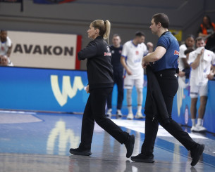 Εκκενώνεται εξέδρα στο κλειστό της Γλυφάδας για υβριστικά συνθήματα των οπαδών του Πανιωνίου στη Τσαρούχα! Εκκενώνεται εξέδρα στο κλειστό της Γλυφάδας για υβριστικά συνθήματα των οπαδών του Πανιωνίου στη Τσαρούχα!