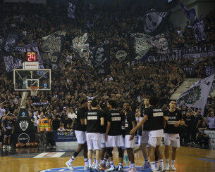 Τραυματίας οπαδός του ΠΑΟΚ από βεγγαλικό! Τραυματίας οπαδός του ΠΑΟΚ από βεγγαλικό!