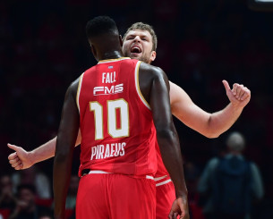 Ο Ολυμπιακός «έπνιξε» τη Ρεάλ με MVP Βεζένκοφ και έκανε το 1-0! Ο Ολυμπιακός «έπνιξε» τη Ρεάλ με MVP Βεζένκοφ και έκανε το 1-0!