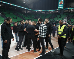 Ένταση στο ΟΑΚΑ με τους οπαδούς της Εφές Ένταση στο ΟΑΚΑ με τους οπαδούς της Εφές