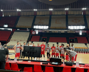 Πάσχα στο ΣΕΦ για τον Ολυμπιακό, λίγο πριν το Game 1 με τη Ρεάλ Μαδρίτης Πάσχα στο ΣΕΦ για τον Ολυμπιακό, λίγο πριν το Game 1 με τη Ρεάλ Μαδρίτης