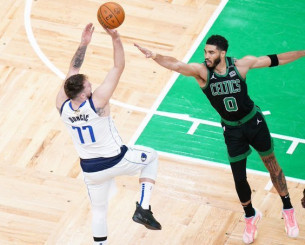 Ρεπόρτερ του «ESPN» προβλέπει τον τελικό του ΝΒΑ με τον πιο αδιανόητο τρόπο Ρεπόρτερ του «ESPN» προβλέπει τον τελικό του ΝΒΑ με τον πιο αδιανόητο τρόπο