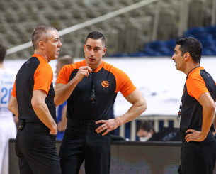 Οι διαιτητές στο Game 1 Ολυμπιακού και Παναθηναϊκού για τα playoffs της Euroleague Οι διαιτητές στο Game 1 Ολυμπιακού και Παναθηναϊκού για τα playoffs της Euroleague