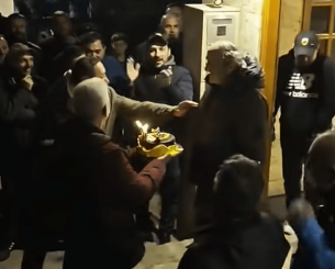 Συγκινητική έκπληξη στον Δημήτρη Χατζηχρήστο για τα γενέθλια της ΑΕΚ Συγκινητική έκπληξη στον Δημήτρη Χατζηχρήστο για τα γενέθλια της ΑΕΚ