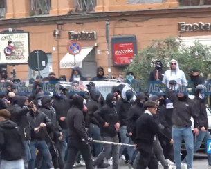 Πολύ ξύλο στο Ολίμπικο μεταξύ οπαδών Λάτσιο και Ρόμα (video) Πολύ ξύλο στο Ολίμπικο μεταξύ οπαδών Λάτσιο και Ρόμα (video)