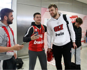 Επέστρεψε στη βάση του από τη Μαδρίτη ο θριαμβευτής Ολυμπιακός Επέστρεψε στη βάση του από τη Μαδρίτη ο θριαμβευτής Ολυμπιακός