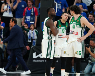 Έξαλλοι στον Παναθηναϊκό με διαιτησία: «Πρέπει να μας σέβονται, δεν μπορεί να συμβαίνει αυτή η... κλωτσοπατινάδα» Έξαλλοι στον Παναθηναϊκό με διαιτησία: «Πρέπει να μας σέβονται, δεν μπορεί να συμβαίνει αυτή η... κλωτσοπατινάδα»