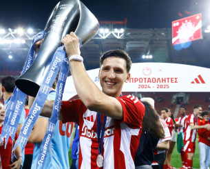 Ρέτσος: «Το αφιερώνω σε μένα, ξανασηκώθηκα και κατάφερα να κάνω αυτό που αγαπάω» Ρέτσος: «Το αφιερώνω σε μένα, ξανασηκώθηκα και κατάφερα να κάνω αυτό που αγαπάω»