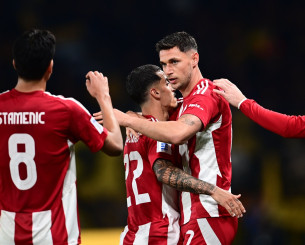 Το απίθανο τελείωμα του Γιάρεμτσουκ για το 2-0 του Ολυμπιακού (video) Το απίθανο τελείωμα του Γιάρεμτσουκ για το 2-0 του Ολυμπιακού (video)