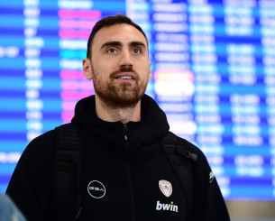 Μιλουτίνοφ: «Ο Φουρνιέ είναι σημαντικό κομμάτι της ομάδας - Ευλογία να έχουμε τον Βεζένκοφ» Μιλουτίνοφ: «Ο Φουρνιέ είναι σημαντικό κομμάτι της ομάδας - Ευλογία να έχουμε τον Βεζένκοφ»