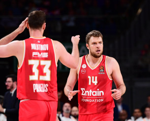 Με το «μαχαίρι στα δόντια» και το μυαλό στον στόχο