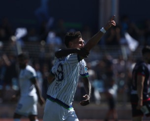 Ο Κυριόπουλος κάνει το 2-0 και σφραγίζει το πρωτάθλημα για την Κηφισιά Ο Κυριόπουλος κάνει το 2-0 και σφραγίζει το πρωτάθλημα για την Κηφισιά