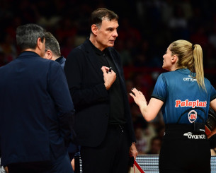 Ο λόγος που ο Μπαρτζώκας πήρε τάιμ άουτ με 0.2'' να απομένουν για τη λήξη Ο λόγος που ο Μπαρτζώκας πήρε τάιμ άουτ με 0.2'' να απομένουν για τη λήξη