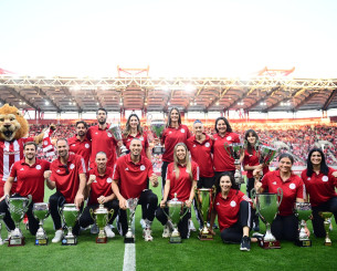 Οι 15 φετινοί τίτλοι του Ερασιτέχνη Ολυμπιακού βγήκαν στο χορτάρι του «Γ. Καραϊσκάκης» (video) Οι 15 φετινοί τίτλοι του Ερασιτέχνη Ολυμπιακού βγήκαν στο χορτάρι του «Γ. Καραϊσκάκης» (video)