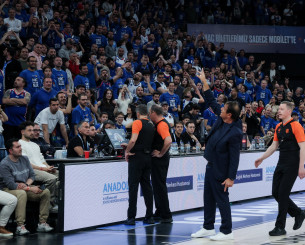 Με τέτοιο... αυτογκόλ στο 90', δεν γυρνάει το ματσάκι Με τέτοιο... αυτογκόλ στο 90', δεν γυρνάει το ματσάκι
