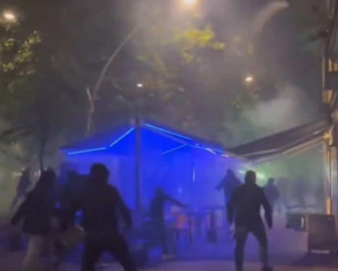 Σοβαρά επεισόδια πριν το Μπέτις-Φιορεντίνα ανάμεσα σε χούλιγκανς (video) Σοβαρά επεισόδια πριν το Μπέτις-Φιορεντίνα ανάμεσα σε χούλιγκανς (video)