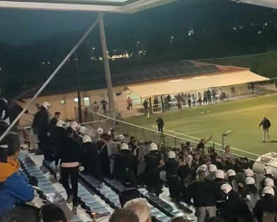 Σοβαρά επεισόδια σε τελικό Κυπέλλου - Ξύλο στην εξέδρα με επέμβαση των ΜΑΤ (video) Σοβαρά επεισόδια σε τελικό Κυπέλλου - Ξύλο στην εξέδρα με επέμβαση των ΜΑΤ (video)