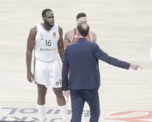 Τα νεύρα τεντωμένα: Αρπάχτηκαν Μπαρτζώκας-Γκαρούμπα (video) Τα νεύρα τεντωμένα: Αρπάχτηκαν Μπαρτζώκας-Γκαρούμπα (video)