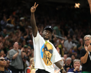 Η συγκινητική αφήγηση του Νέιτ Ρόμπινσον για τη μέρα που γνώρισε τον άνθρωπο που του έσωσε τη ζωή (video) Η συγκινητική αφήγηση του Νέιτ Ρόμπινσον για τη μέρα που γνώρισε τον άνθρωπο που του έσωσε τη ζωή (video)