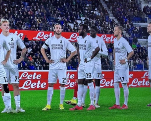 «Χωρίς αξίες, χωρίς χρώματα» - Διαμαρτυρήθηκε εναντίον της Serie A η Λέτσε μέσω της φανέλας της «Χωρίς αξίες, χωρίς χρώματα» - Διαμαρτυρήθηκε εναντίον της Serie A η Λέτσε μέσω της φανέλας της