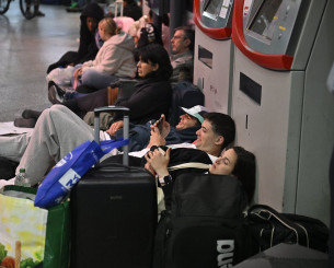 Η Μαδρίτη στο σκοτάδι, σκηνές που θύμισαν πανδημία (videos) Η Μαδρίτη στο σκοτάδι, σκηνές που θύμισαν πανδημία (videos)