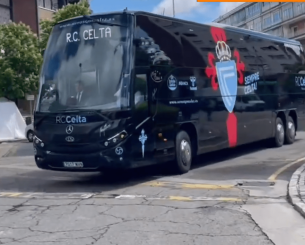 Θέλτα σε… κατάσταση πολέμου ενόψει Ρεάλ -  Χτυπούσαν τα παράθυρα του λεωφορείου μαζί με τους οπαδούς (video) Θέλτα σε… κατάσταση πολέμου ενόψει Ρεάλ -  Χτυπούσαν τα παράθυρα του λεωφορείου μαζί με τους οπαδούς (video)