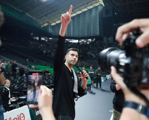 Σλούκας στον κόσμο: «Ευχαριστούμε για τη στήριξη, θα κάνουμε τα πάντα για να φέρουμε τη σειρά στο ΟΑΚΑ» Σλούκας στον κόσμο: «Ευχαριστούμε για τη στήριξη, θα κάνουμε τα πάντα για να φέρουμε τη σειρά στο ΟΑΚΑ»