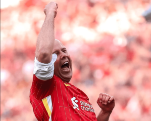 Ο Σλοτ αναβίωσε τον θρυλικό πανηγυρισμό του Κλοπ (video) Ο Σλοτ αναβίωσε τον θρυλικό πανηγυρισμό του Κλοπ (video)