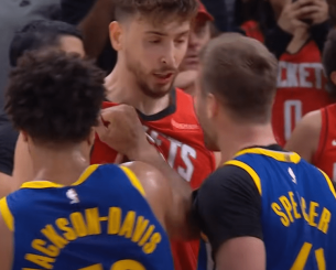 Νεύρα και εντάσεις παραλίγο να «σημαδέψουν» τον μονόλογο των Ρόκετς (video) Νεύρα και εντάσεις παραλίγο να «σημαδέψουν» τον μονόλογο των Ρόκετς (video)