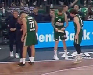 Ο Χουάντσο σε ρόλο προπονητή: Πήρε το πινακάκι του Αταμάν και έδειξε σύστημα στον Οσμάν (video) Ο Χουάντσο σε ρόλο προπονητή: Πήρε το πινακάκι του Αταμάν και έδειξε σύστημα στον Οσμάν (video)