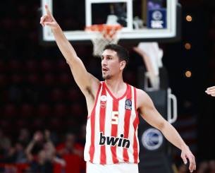 «Larry 4 the win»: Η ερώτηση στην οποία οι παίκτες του Ολυμπιακού απάντησαν... Λαρεντζάκης (video) «Larry 4 the win»: Η ερώτηση στην οποία οι παίκτες του Ολυμπιακού απάντησαν... Λαρεντζάκης (video)