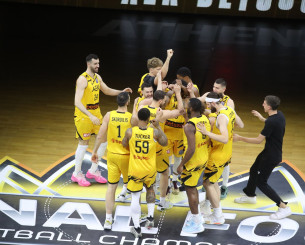 «Πανικός» στην Sunel Arena με την είσοδο της ΑΕΚ (video) «Πανικός» στην Sunel Arena με την είσοδο της ΑΕΚ (video)