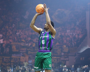 Ο Κάμερον Τέιλορ στο Athletiko: «Βγάζω το καπέλο στην ΑΕΚ, η άμυνα οδήγησε στη νίκη»