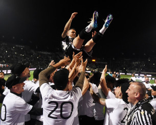 «Αντίο, Αρχηγέ»: Ο Βιεϊρίνια δάκρυσε, η Τούμπα ράγισε (videos)