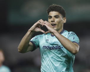 Σε πρώτο πλάνο για την ΑΕΚ ο Τσάπρας, τσεκάρει και Βήχο-Κωστή από τον Λεβαδειακό Σε πρώτο πλάνο για την ΑΕΚ ο Τσάπρας, τσεκάρει και Βήχο-Κωστή από τον Λεβαδειακό