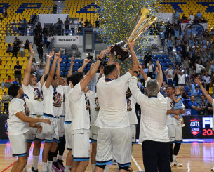 Λαοθάλασσα από Μυκονιάτες που έσπευσαν να υποδεχθούν τους πρωταθλητές της Elite League (video)