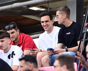 Αποθέωση του κόσμου στον Χρήστο Μουζακίτη σε αγώνα της Κ19