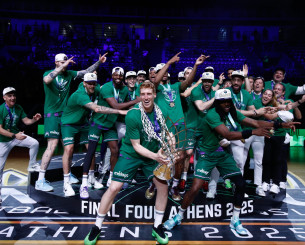 Η Μάλαγα πήγε βόλτα την κούπα του BCL στο κέντρο της Αθήνας